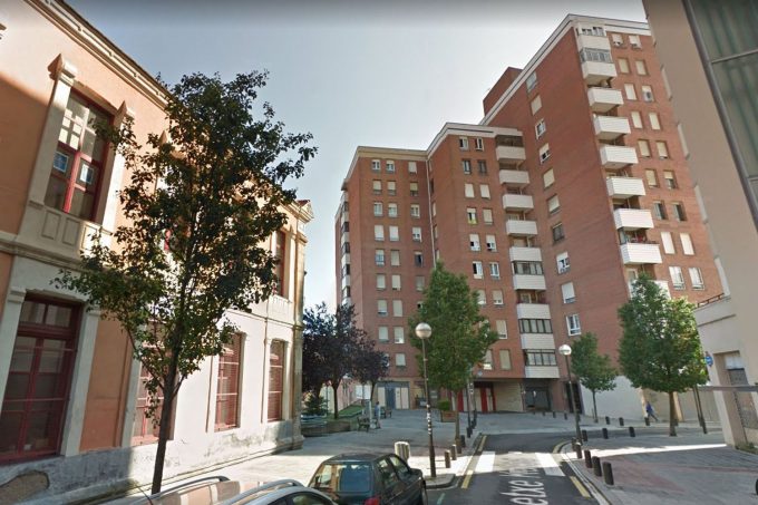 Inmobiliaria Casco Viejo Bilbao - Garage for rent in Zumarraga Street, Ibaiondo, Bilbao